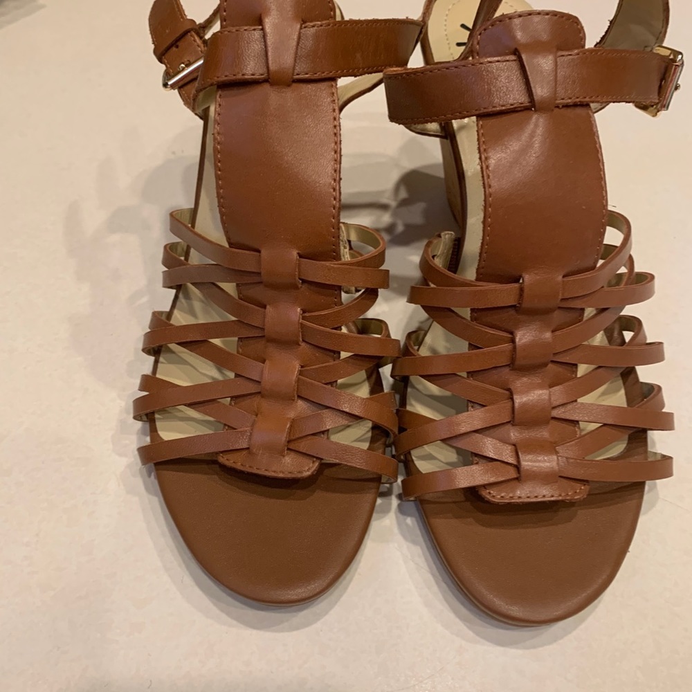 NWOT tan sandals. Size 8-1/2 by Issac mizrahilive - Picture 4 of 6